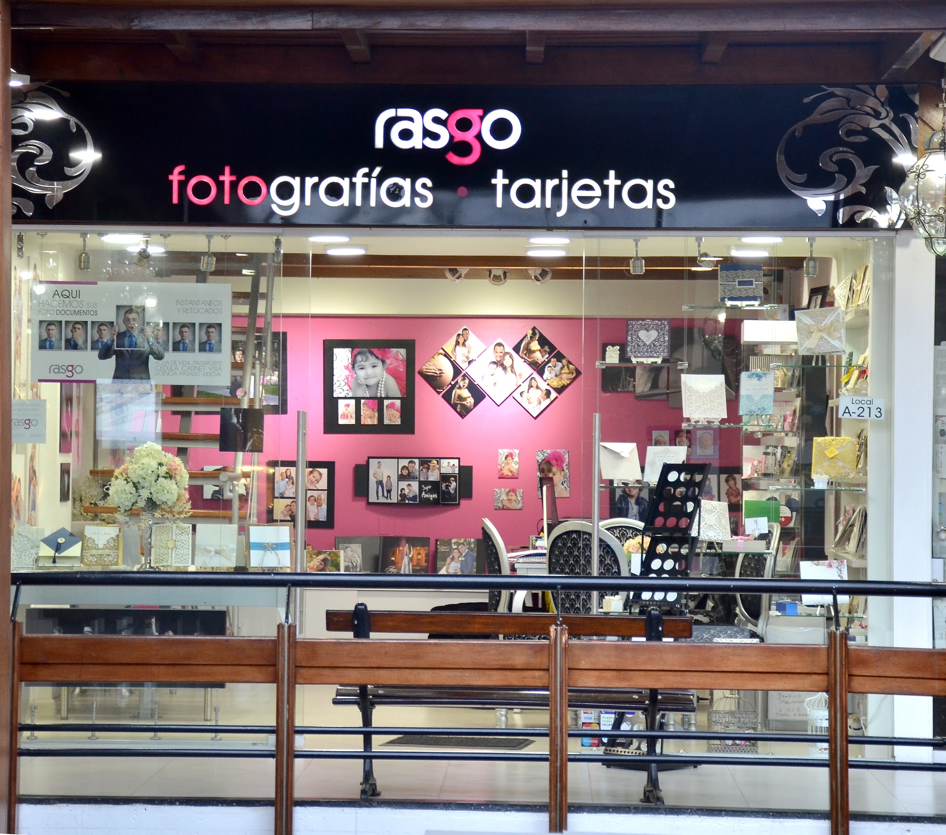 Tienda de Tarjetas Rasgo en el Centro Comercial Hacienda Santa Bárbara, local A-213