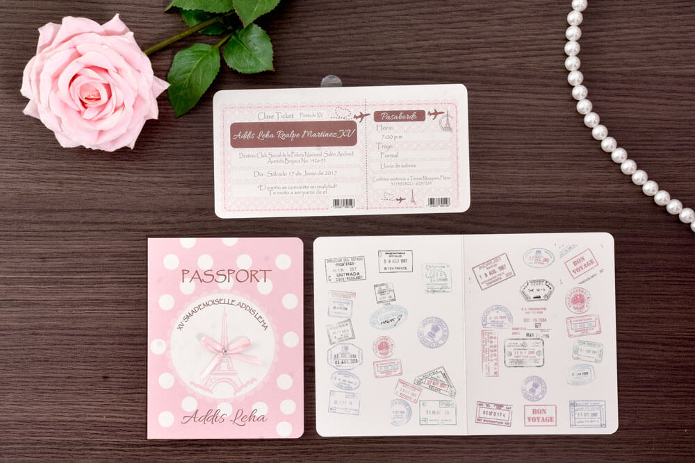 Invitación de 15 años tipo pasaporte temática París