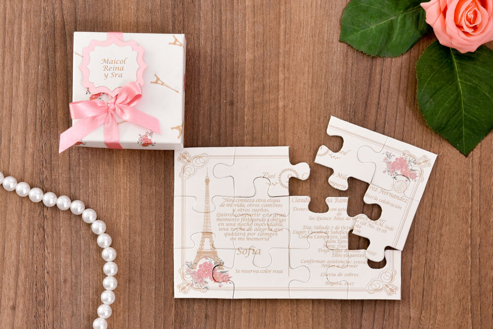 Invitación de 15 años tipo rompecabezas con caja París