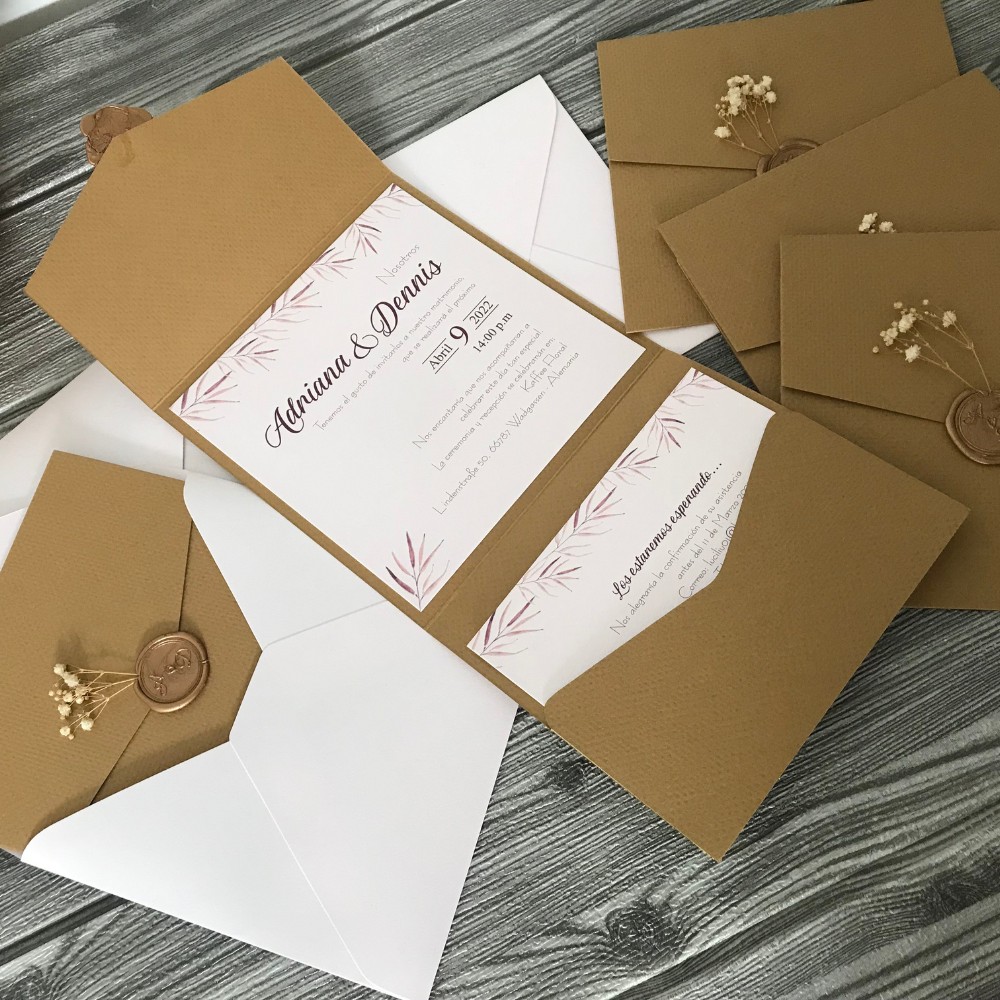 Invitación de matrimonio pocketfold kraft con lacre y flor seca
