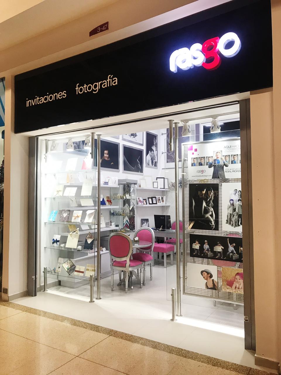 Fachada de la tienda Tarjetas Rasgo en Bogotá