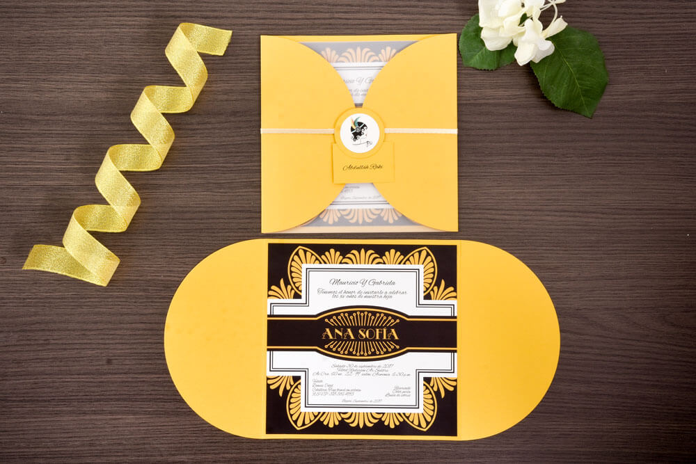 Invitación de 15 años art déco en dorado y negro