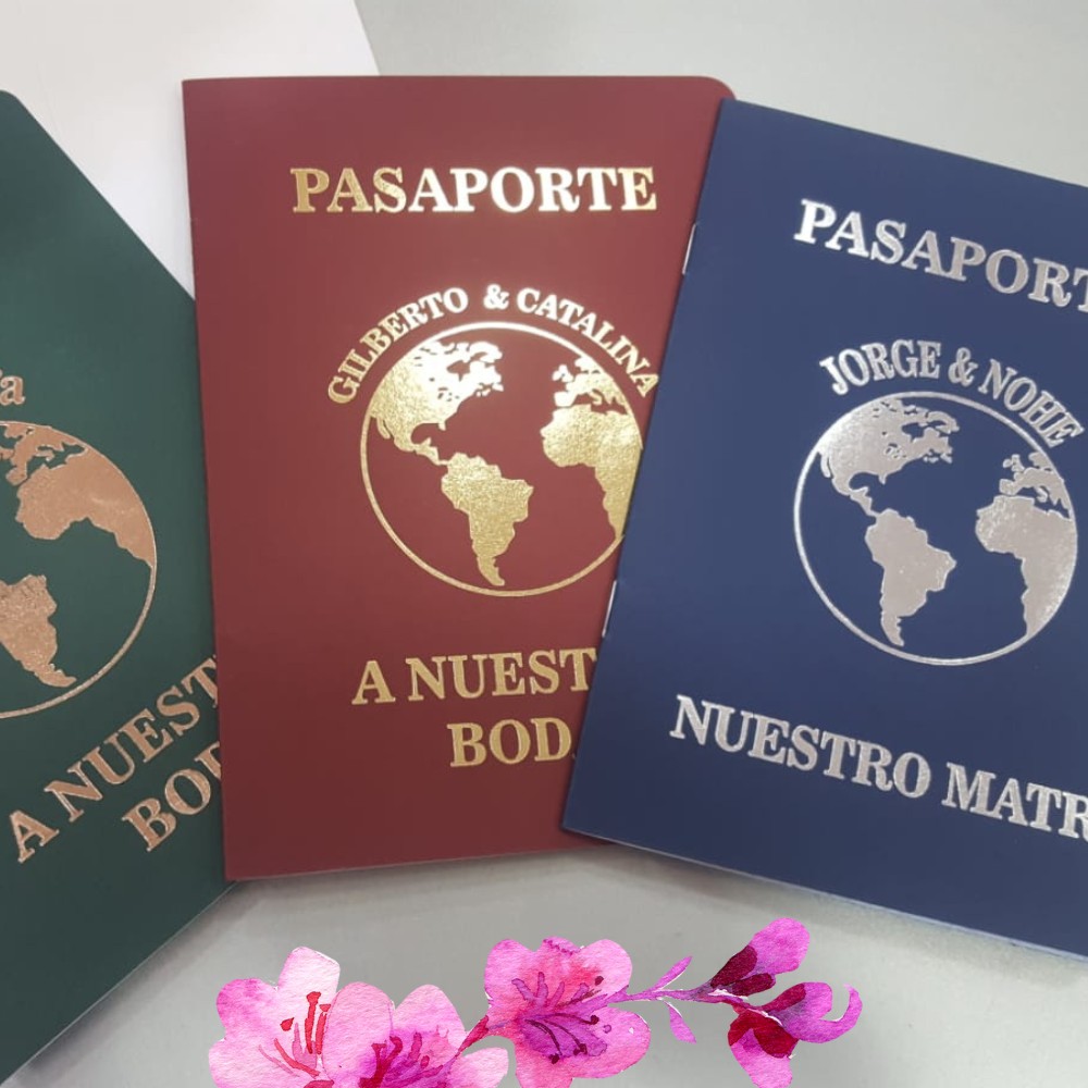 Invitación de matrimonio tipo pasaporte con foil metalizado