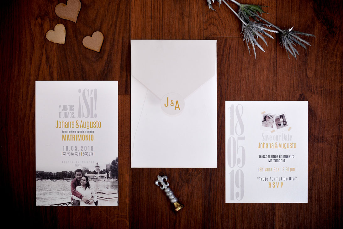 Invitación de matrimonio tipográfica con foto de la pareja