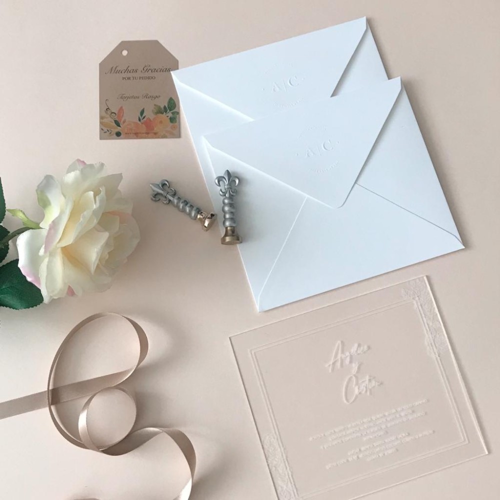 Invitación de matrimonio minimalista con relieve seco
